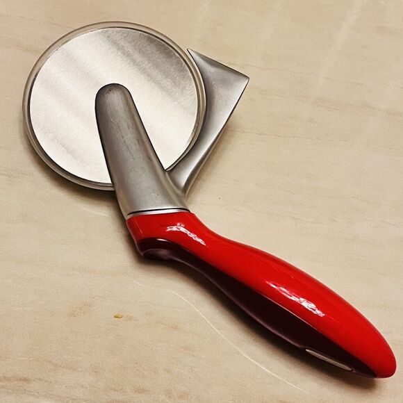 Zyliss Pizza Slicer with Crust Cutter Snap-on Blade Cover Removable Cutter Wheel - Picture 4 of 9